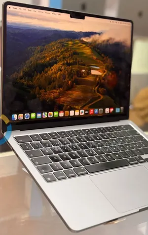 New Laptop Apple MacBook Air 2022 M2 8GB Apple M2 SSD 256GB