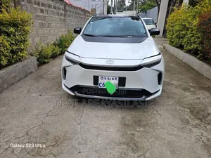 Toyota bZ4X 71.4 kWh FWD 2023 White