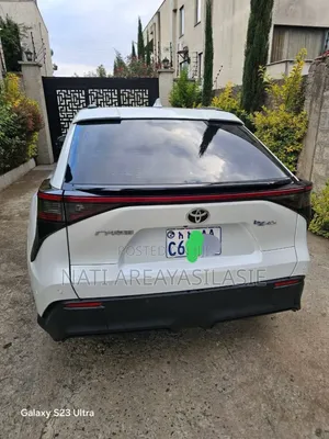 Toyota bZ4X 71.4 kWh FWD 2023 White