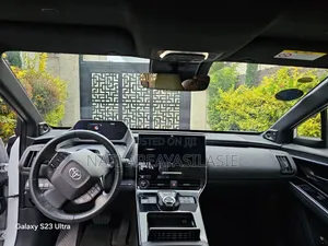 Toyota bZ4X 71.4 kWh FWD 2023 White