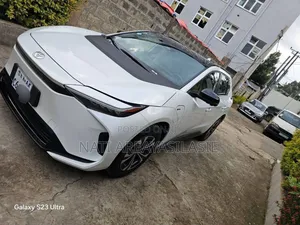 Toyota bZ4X 71.4 kWh FWD 2023 White