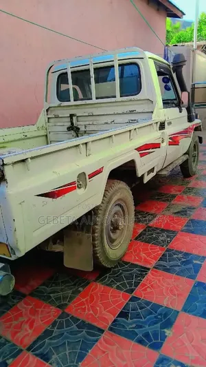 Toyota Land Cruiser 1998 White