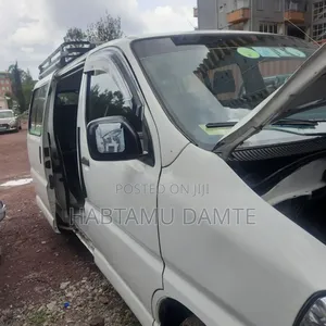 Toyota HiAce 220 2007 White