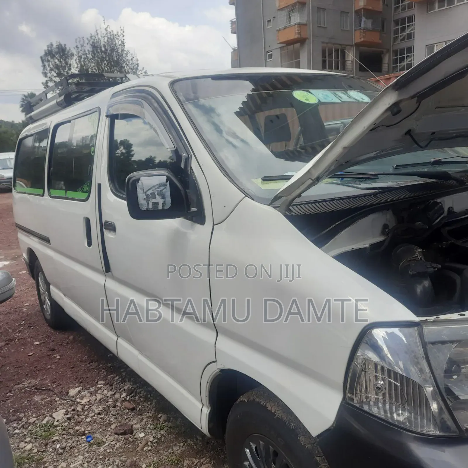 Toyota HiAce 220 2007 White