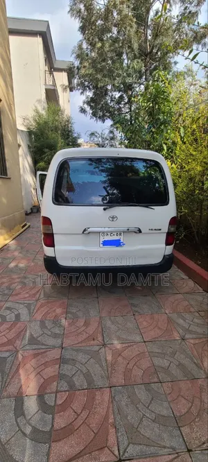 Toyota HiAce 220 2007 White