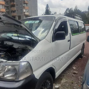 Toyota HiAce 220 2007 White