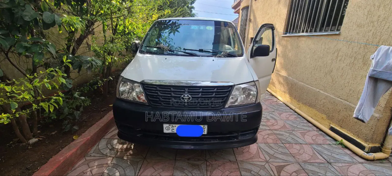 Toyota HiAce 220 2007 White