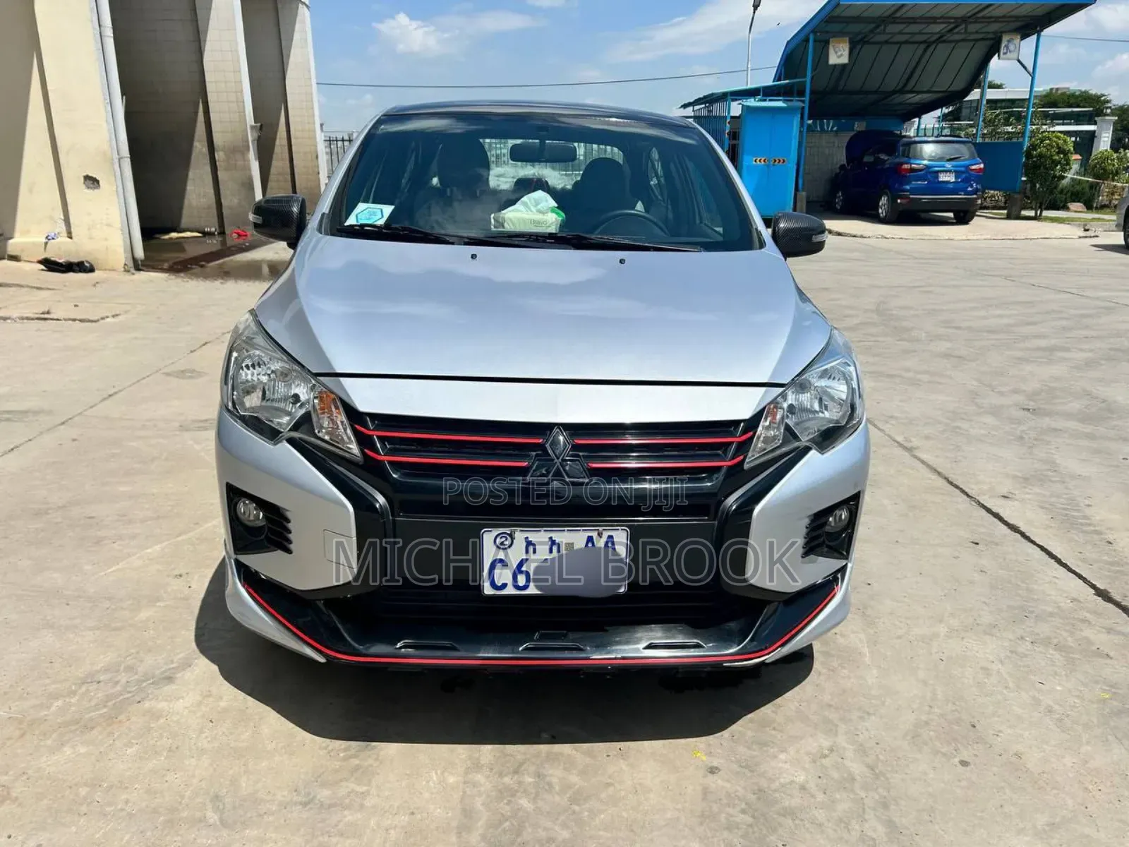 Mitsubishi Attrage 2023 Silver