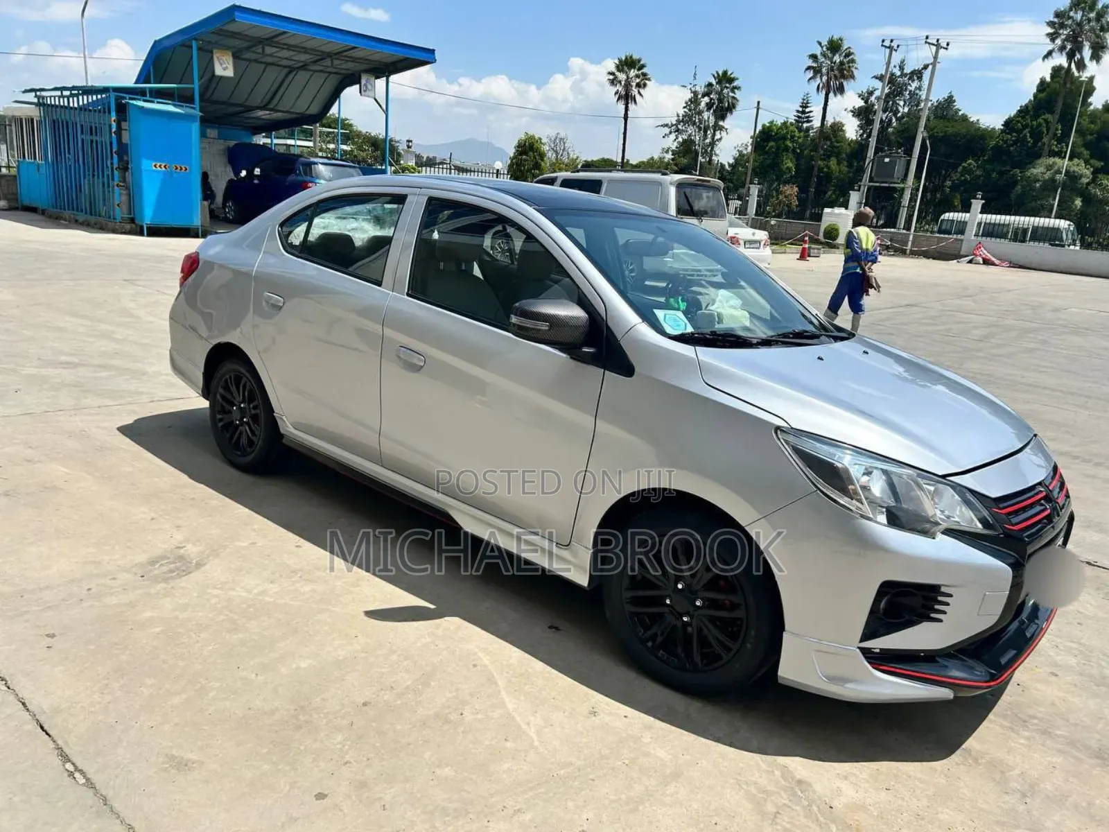 Mitsubishi Attrage 2023 Silver