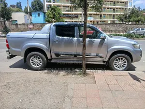 Toyota Hilux 2015 Silver