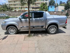 Photo - Toyota Hilux 2015 Silver