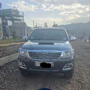 Photo - Toyota Hilux 2014 Black