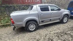 Toyota Hilux 2015 Silver