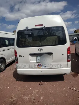 Toyota HiAce 2017 White