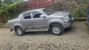 Photo - Toyota Hilux 3.0 D-4D 4x4 2015 White