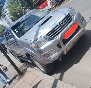 Toyota Hilux 3.0 D-4D 4x4 2015 White