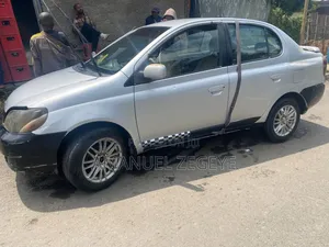 Toyota Platz 2002 Silver