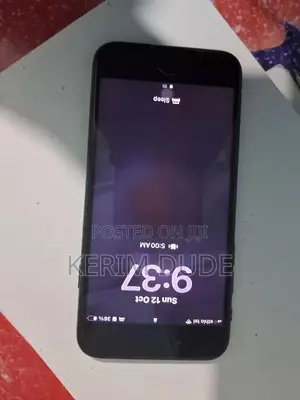 Photo - Apple iPhone SE (2020) 64 GB Black