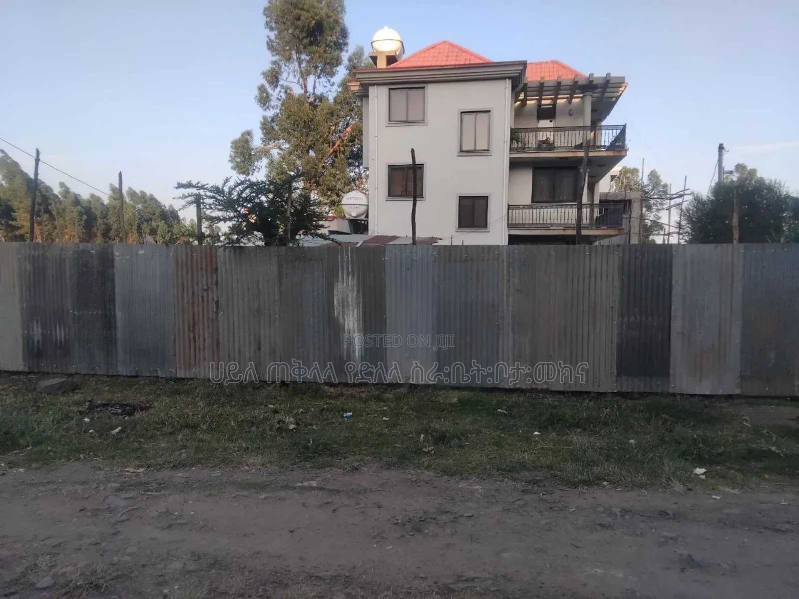 አስቸኳይ የሚሸጥ 300 ካሬ ቦታ አያት ዞን ኮምፋውንድ ውስጥ