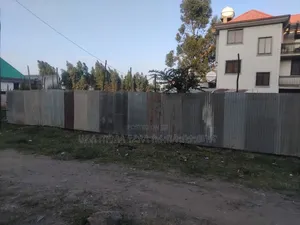 አስቸኳይ የሚሸጥ 300 ካሬ ቦታ አያት ዞን ኮምፋውንድ ውስጥ