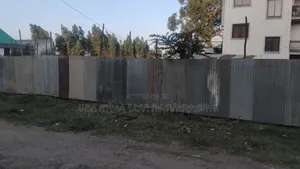 አስቸኳይ የሚሸጥ 300 ካሬ ቦታ አያት ዞን ኮምፋውንድ ውስጥ