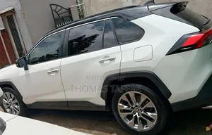 Photo - Toyota RAV4 2020 White