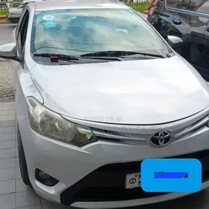 Photo - Toyota Yaris 2016 Silver