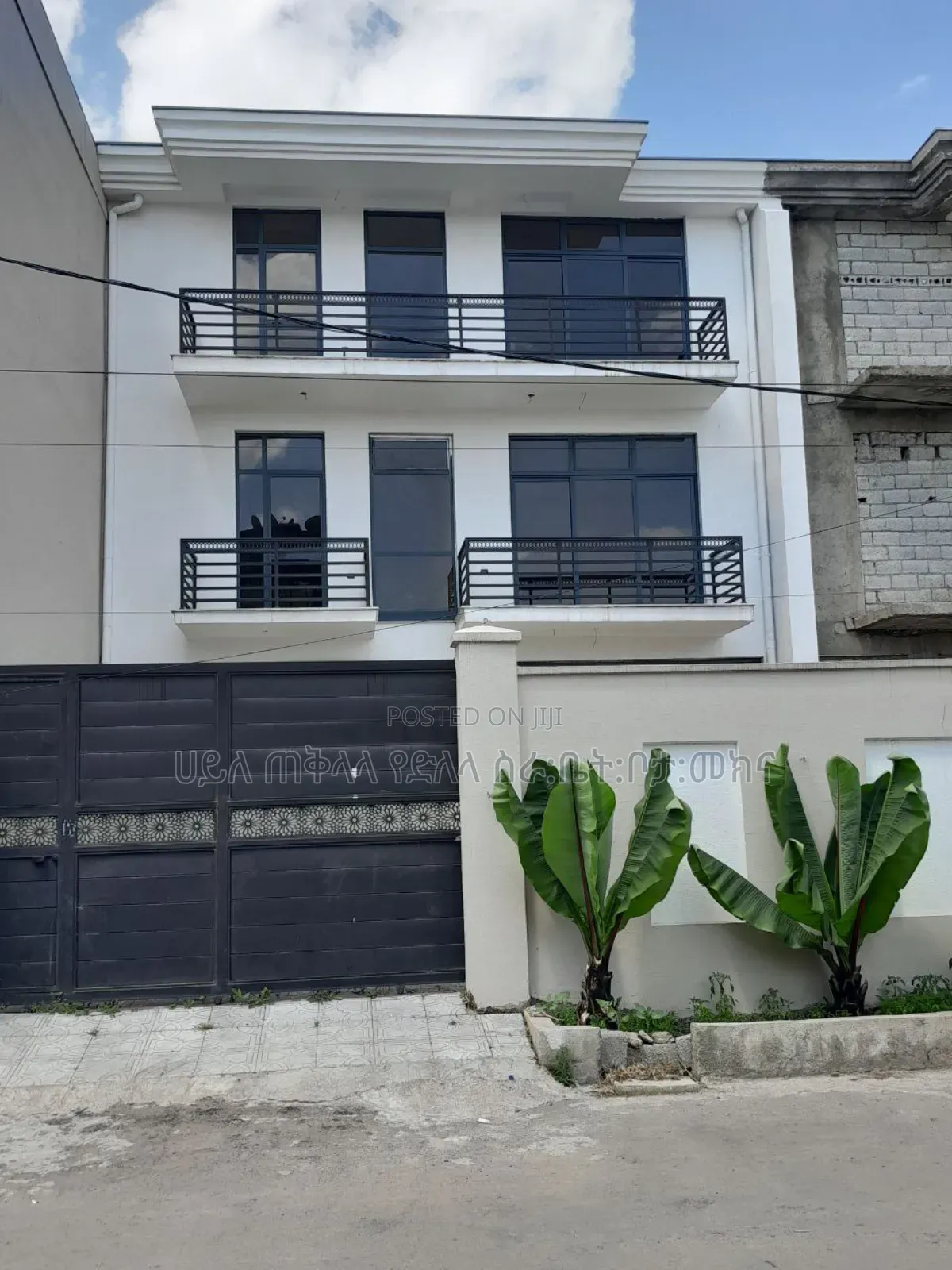 Furnished 10bdrm Townhouse/Terrace in አያት ዞን ኮምፋውንድ ውስጥ, Yeka for sale