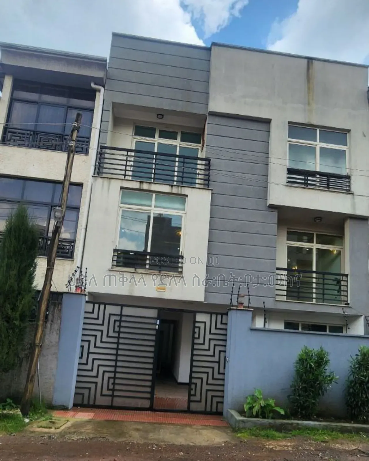 Furnished 5bdrm Townhouse/Terrace in አያት አካባቢ ኮምፋውንድ ውስጥ, Yeka for sale