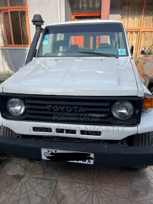 Photo - Toyota Land Cruiser 1992 White