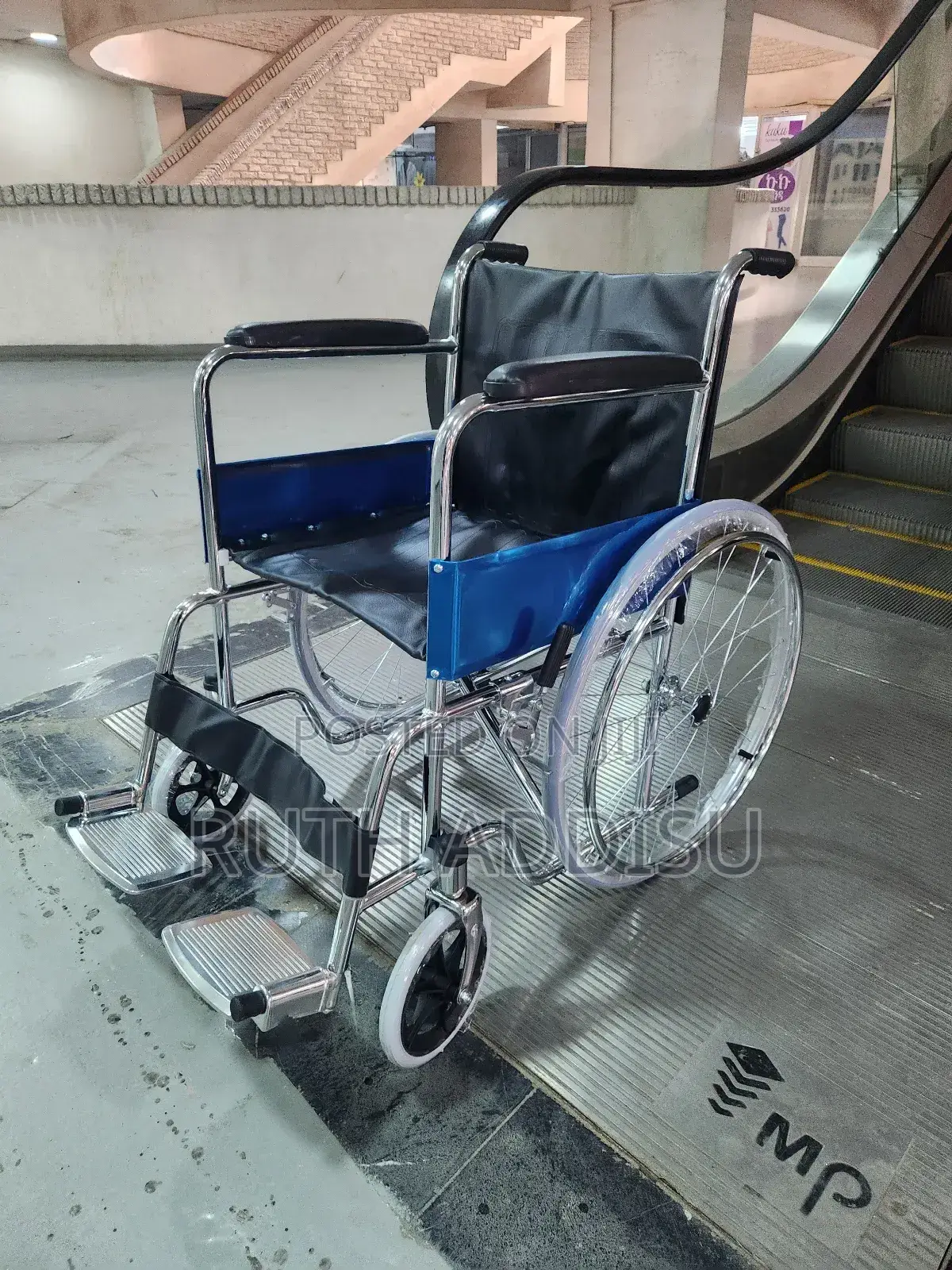 Foldable Almunium Wheelchair腕力medical Wheelchair建築wheelchair Packed