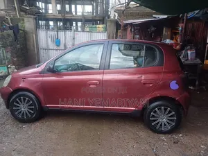 Toyota Vitz 2001 Red