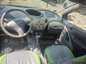 Toyota Vitz 2001 Red