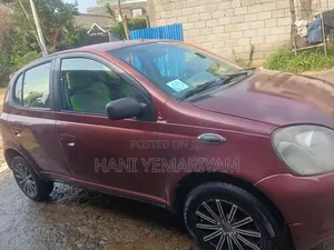 Toyota Vitz 2001 Red