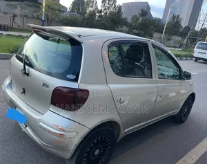 Toyota Vitz 2003 Silver