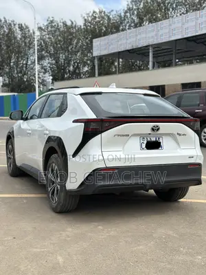 Toyota bZ4X 71.4 kWh FWD 2023 White