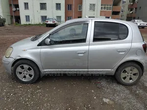 Photo - Toyota Vitz 1.3 FWD 5dr 2004 Silver