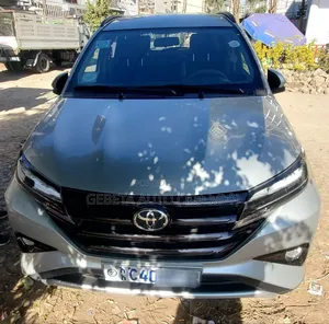 Photo - Toyota Rush 2023 Silver