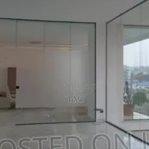 የንግድ ሱቅ በካሬ 330,000 ብር ቦሌ መድሃኒያለም ጋር