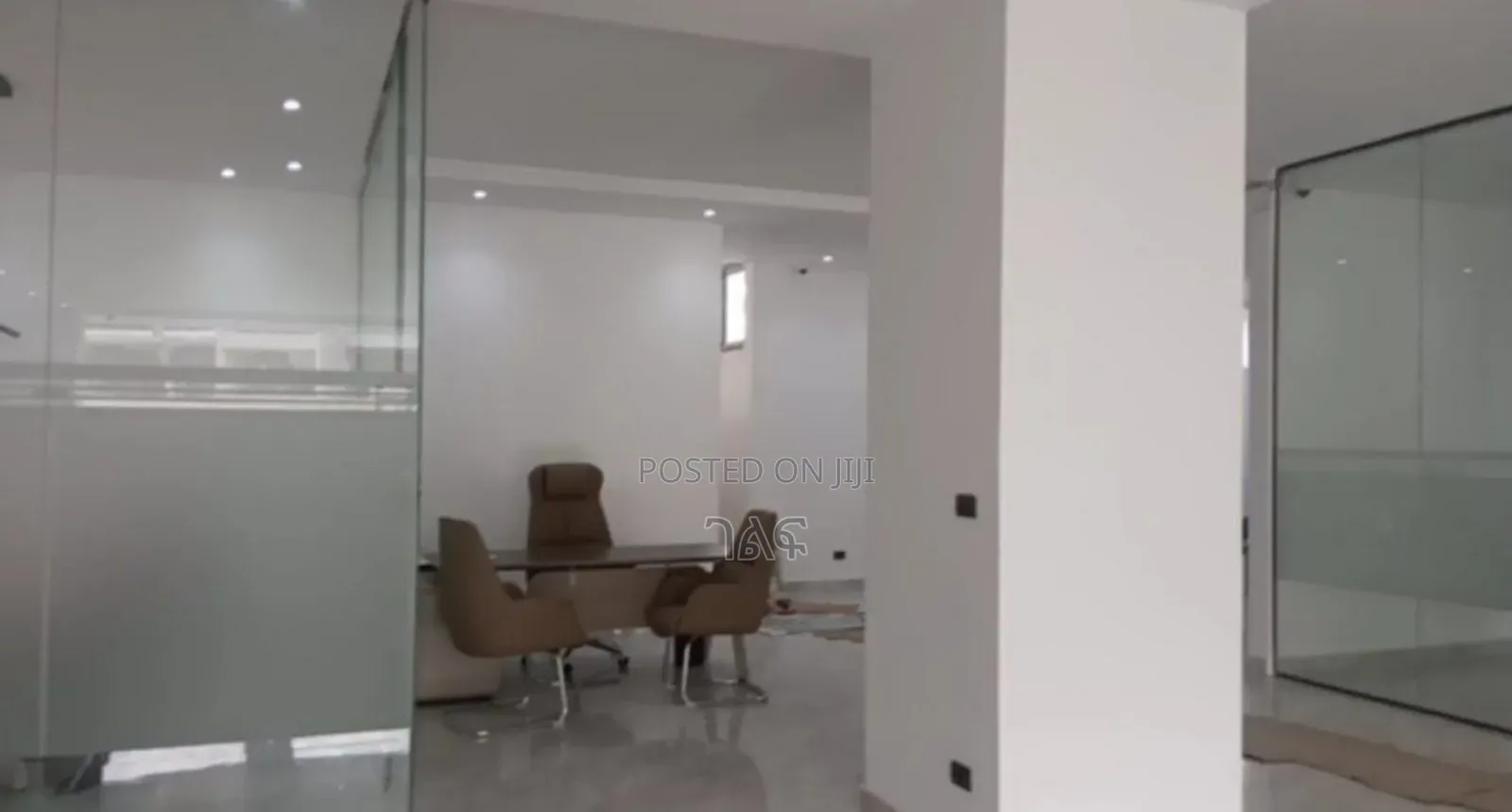 የንግድ ሱቅ በካሬ 330,000 ብር ቦሌ መድሃኒያለም ጋር