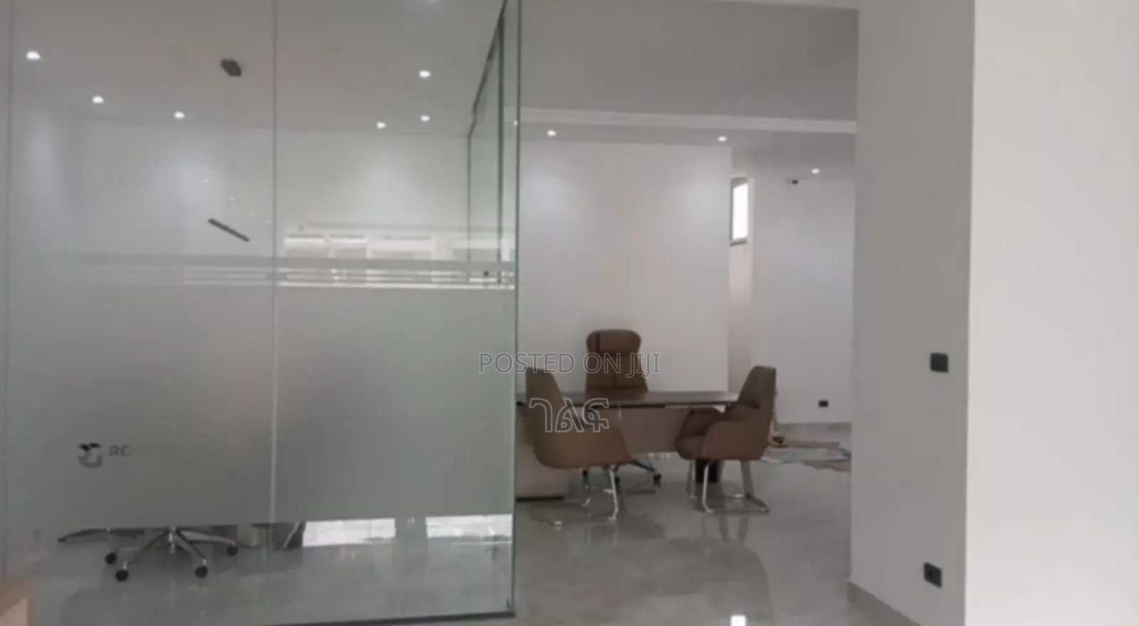 የንግድ ሱቅ በካሬ 330,000 ብር ቦሌ መድሃኒያለም ጋር