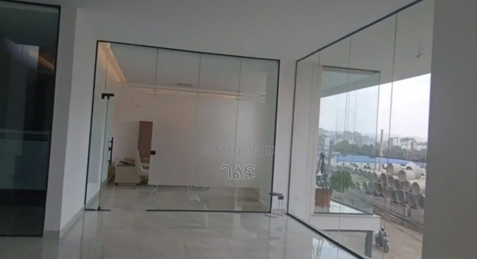 የንግድ ሱቅ በካሬ 330,000 ብር ቦሌ መድሃኒያለም ጋር