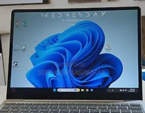 Photo - New Laptop Microsoft Surface 8GB Intel Core I5 SSD 128GB