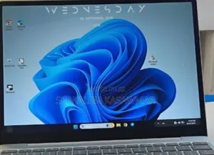 New Laptop Microsoft Surface 8GB Intel Core I5 SSD 128GB