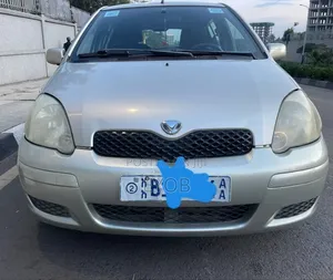 Toyota Vitz 2003 Silver