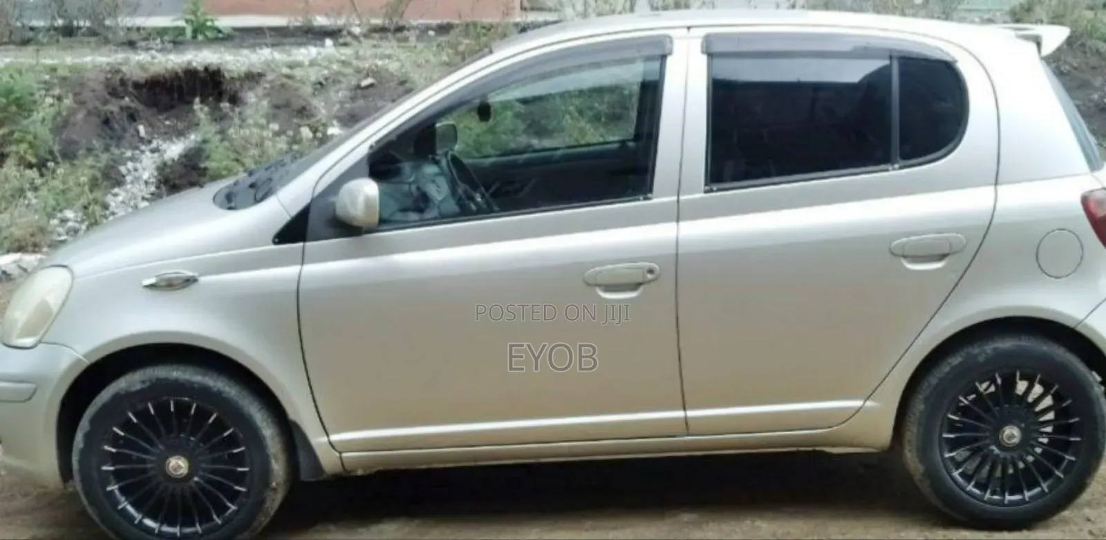 Toyota Vitz 2003 Silver