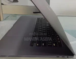 New Laptop Apple MacBook Pro 2019 32GB Intel Core I9 SSD 1T