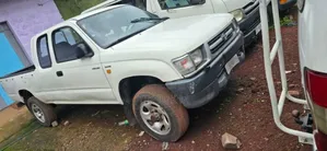 Photo - Toyota HiAce 2000 White