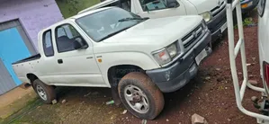Toyota HiAce 2000 White