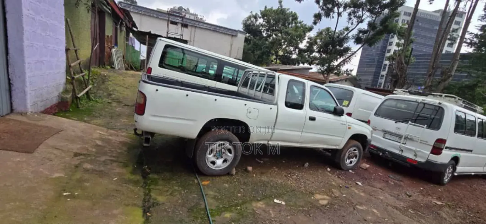 Toyota HiAce 2000 White